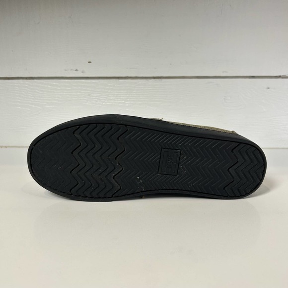 TOMS olive distressed printed canvas shoes, Men's 8 - Picture 5 of 9